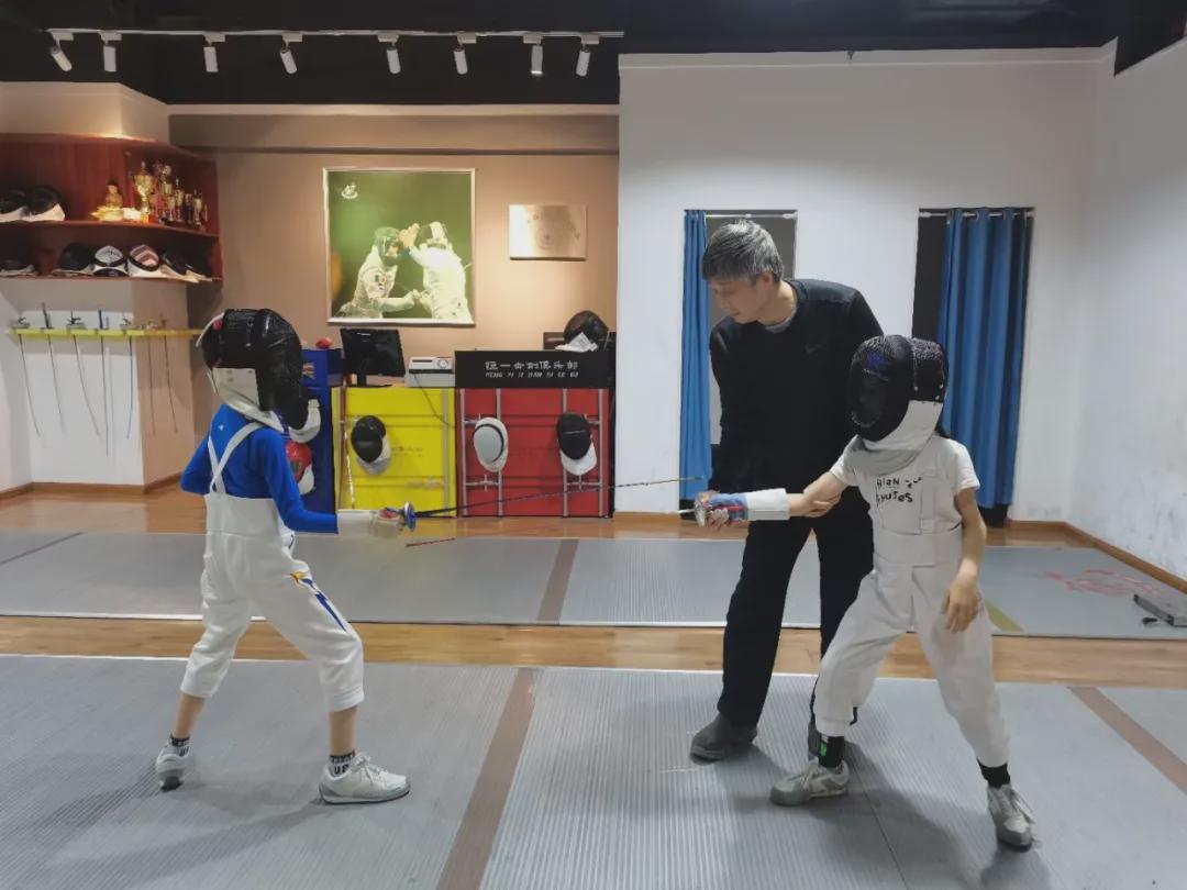柳州市青少年击剑训练基地_柳州市击剑比赛冠军有哪些_广西击剑比赛